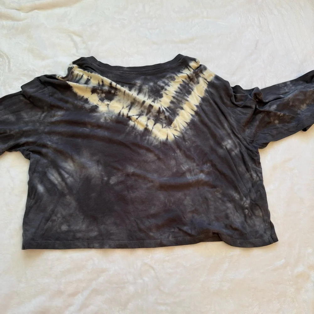 Tie-Dye V-Neck Women's crop Top size Large - Picture 3 of 3